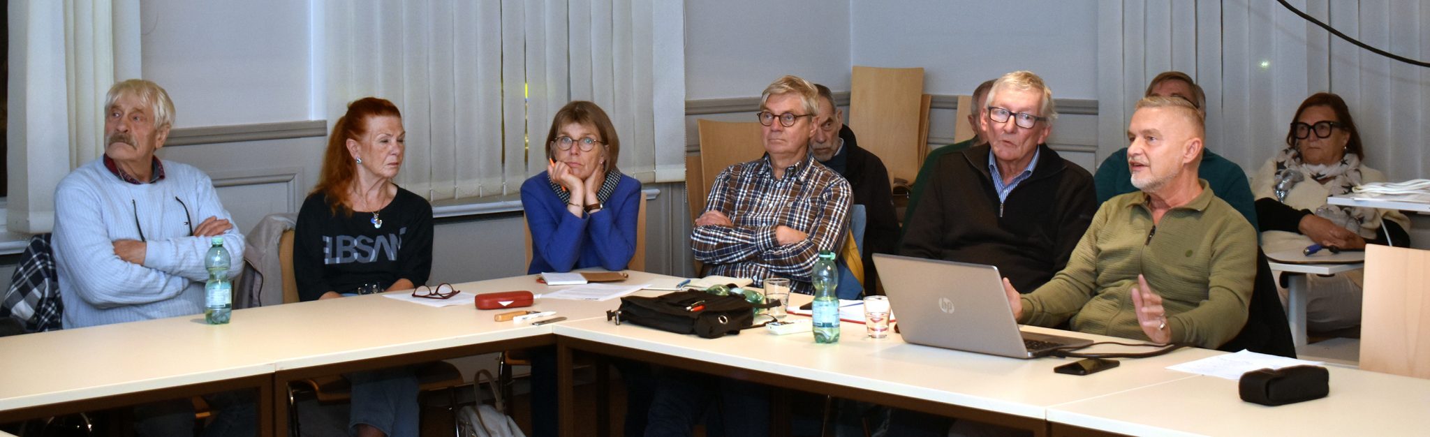 Pflege_Kern_Gruppe_02-2048×626